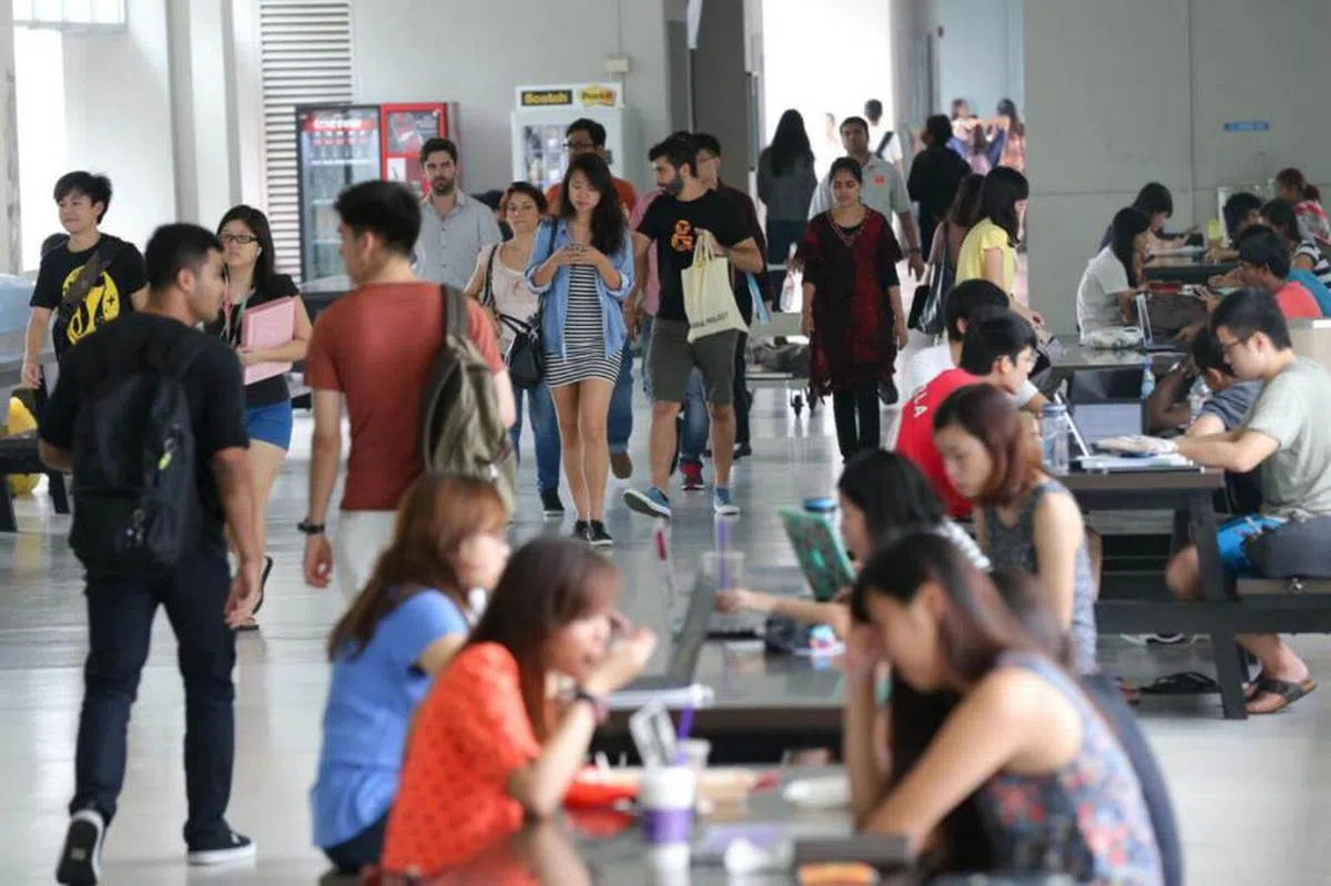  学生贷款本金和利息分期付款进一步延后至9月30日。（海峡时报） 