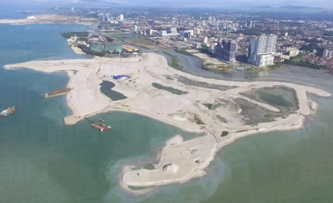 有消息称，皇京港项目暂时停工3个月，以解决资金及准证等问题。（东方日报）