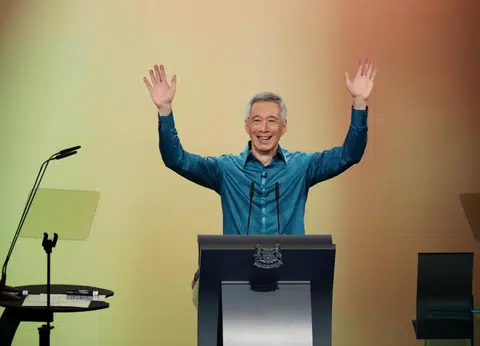  李显龙总理昨天在宏茂桥中区工艺教育学院发表国庆群众大会演说。（联合早报）