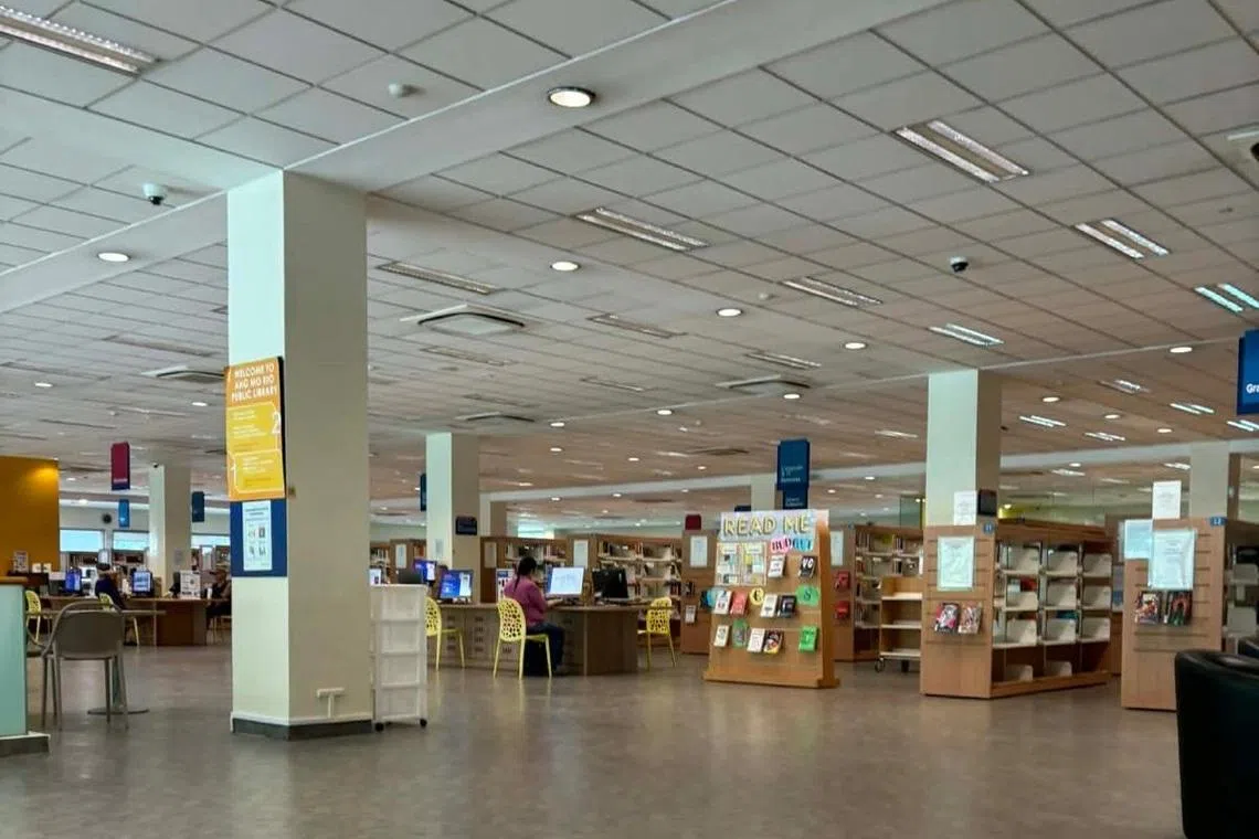 “空旷”大概是访客踏入宏茂桥图书馆后的第一印象。