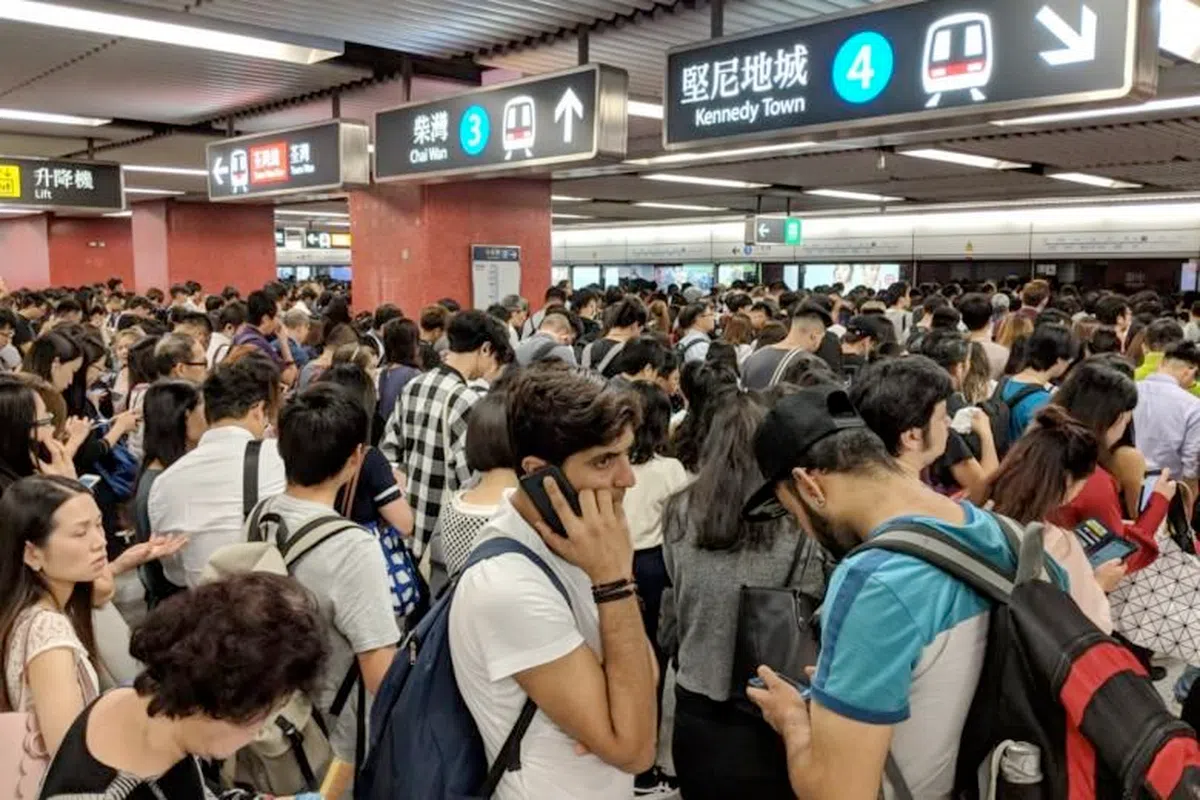  地铁站已水泄不通。（Twitter：LK154） 