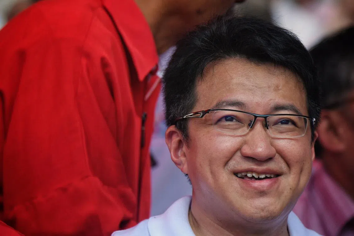 刘镇东上周受委成为马来西亚史上首位华裔国防部副部长，让“后门论”一时成为马国人最新的话题。（海峡时报）