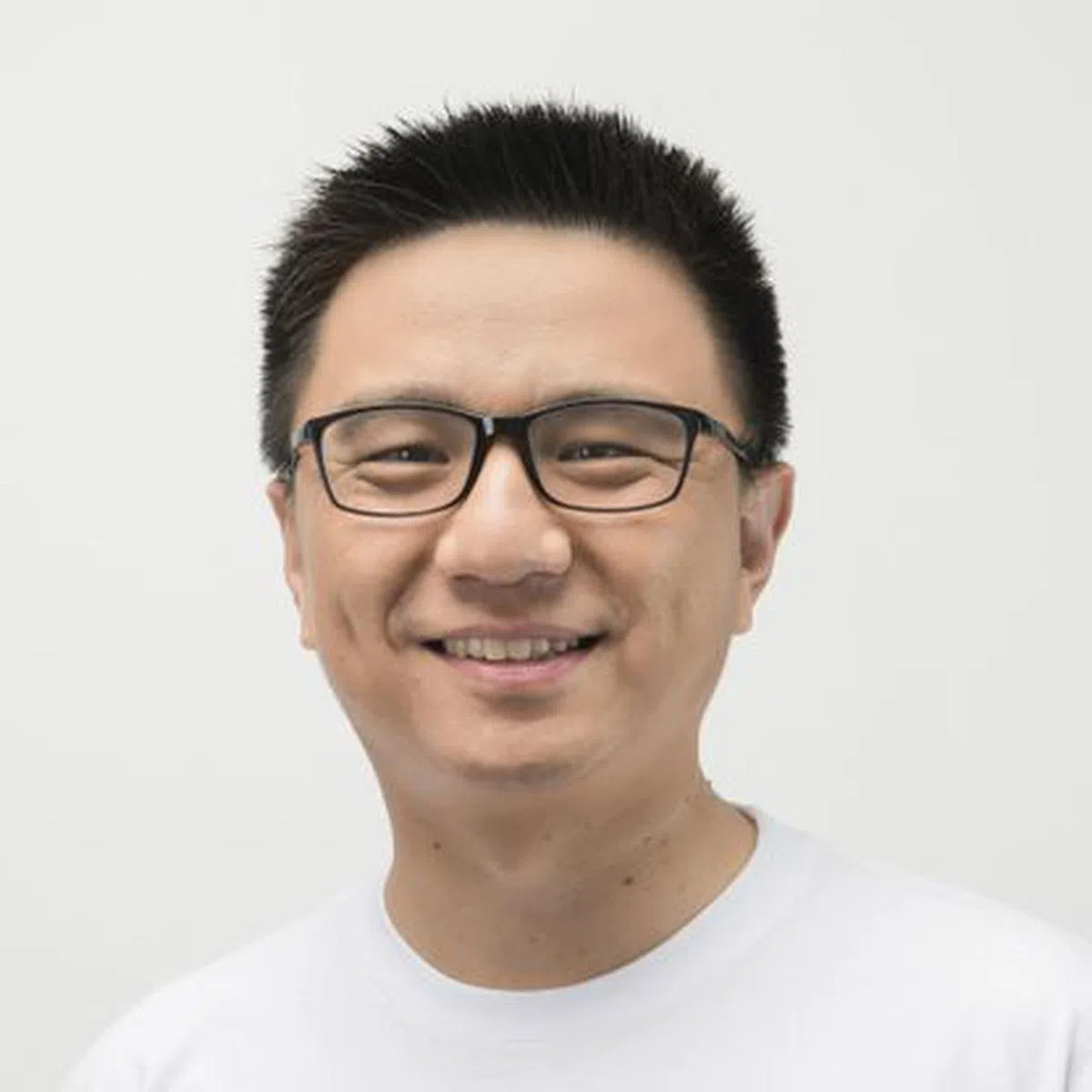  叶刚90年代在本地完成了中学教育。（冬海集团） 