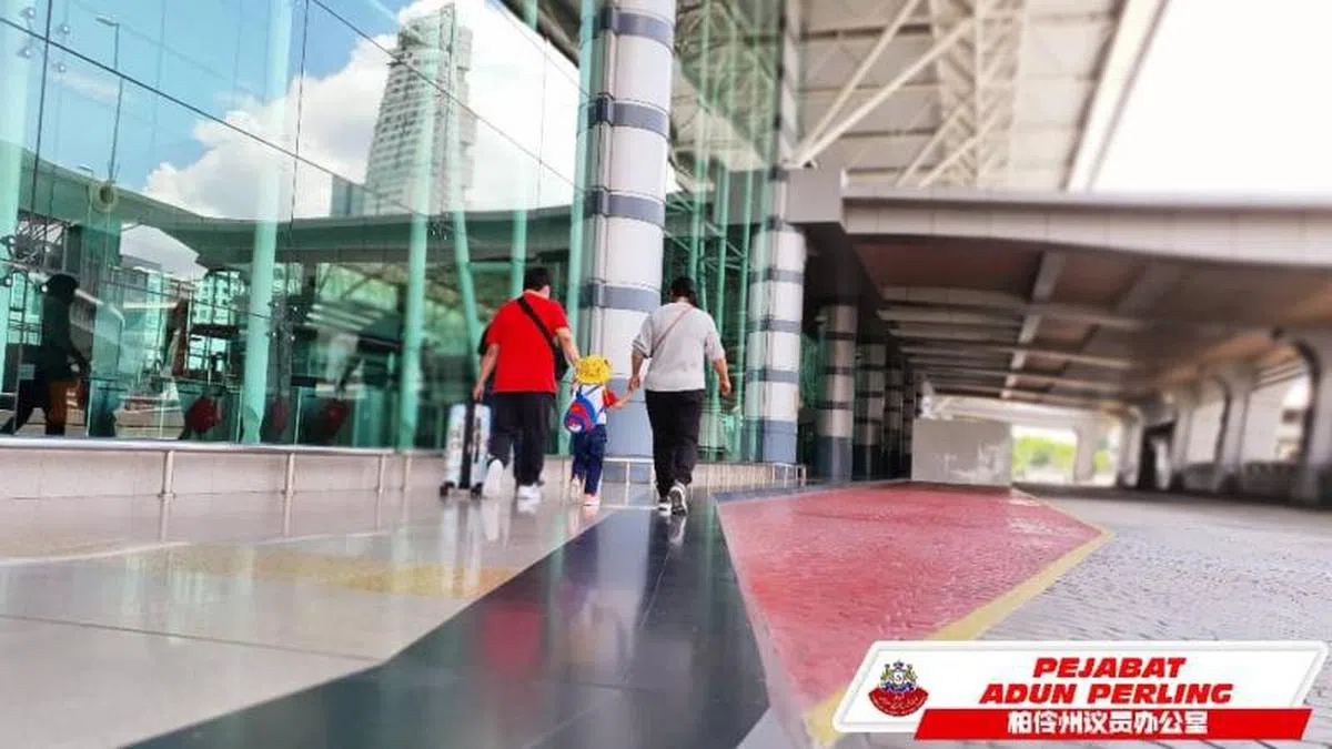  受不了相思之苦，一些在新加坡工作的马国员工决定把小孩接来本地团聚。（邹裕豪面簿） 