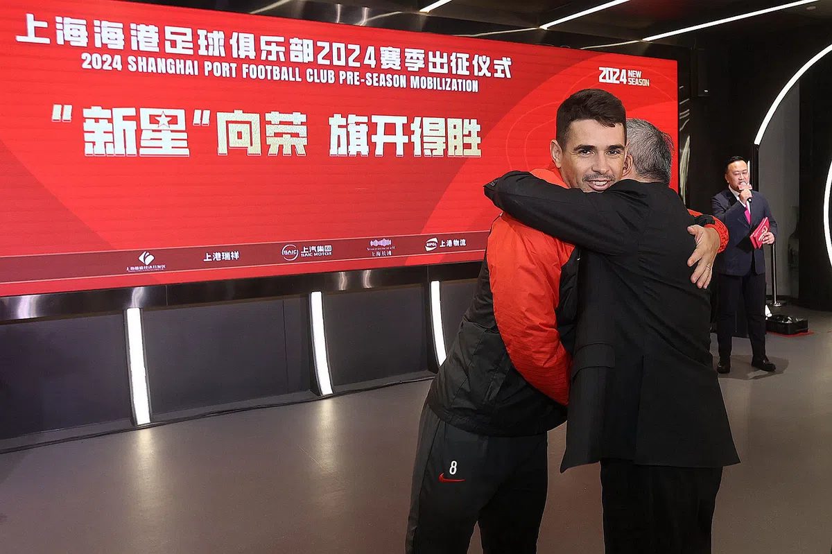 中超球队上海海港曾经以高达6000万英镑的转会费从切尔西签下奥斯卡。图为奥斯卡在2024年中超联赛之前出席出征仪式。（ALAMY）