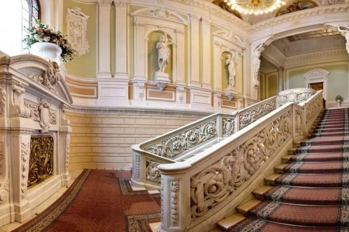  富丽堂皇的俄罗斯婚姻注册机关的建筑就是一座皇宫。（互联网） 