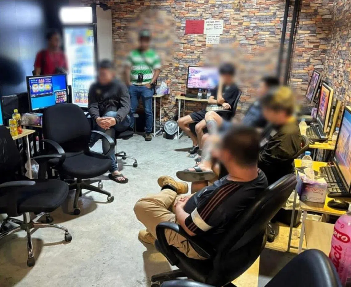 新加坡警方联合多个执法机构，在过去一个月展开全岛突击行动，针对1873名年龄介于15岁和85岁的男女展开调查。（新加坡警察部队提供）