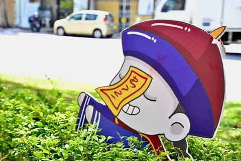 见到这位仁兄，是不是更想跟他合照？