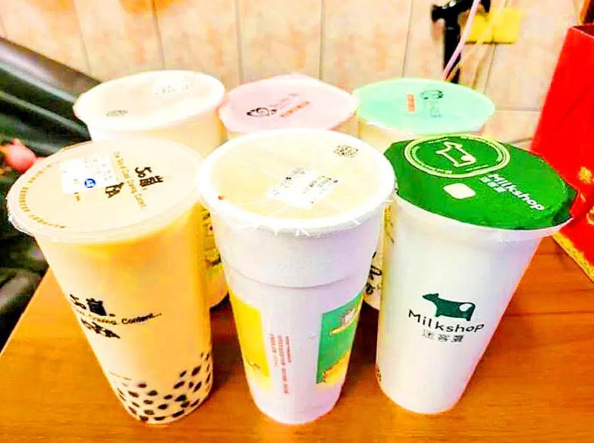 台湾每年有40亿个一次性杯子被扔进垃圾场。（互联网）