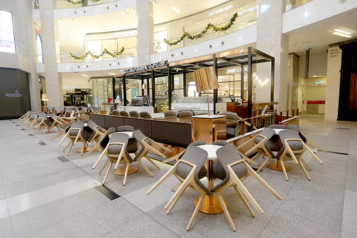  禁止堂食。（星洲日报） 