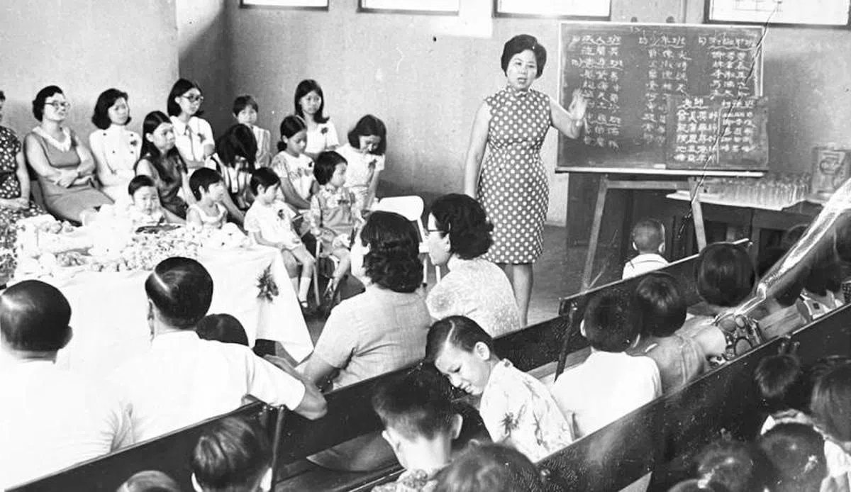 徐全贞（在演讲的）曾在妇孺诊疗所当护士。（受访者提供）