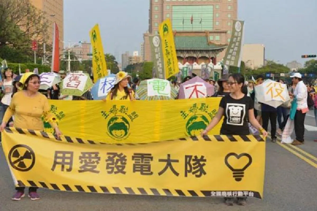  用爱发电大队。（知乎） 