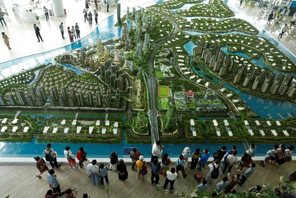  位于柔佛依斯干达经济特区的碧桂园森林城市项目吸引了不少买家前去参观售楼中心。（路透社） 
