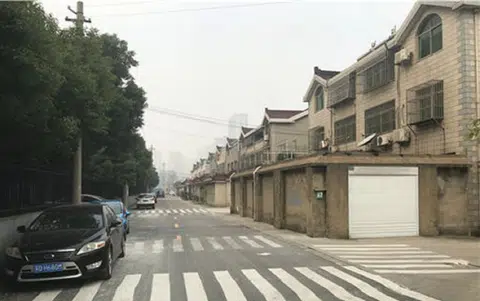 三四百米长的路上，斑马线倒有七八道。（互联网）