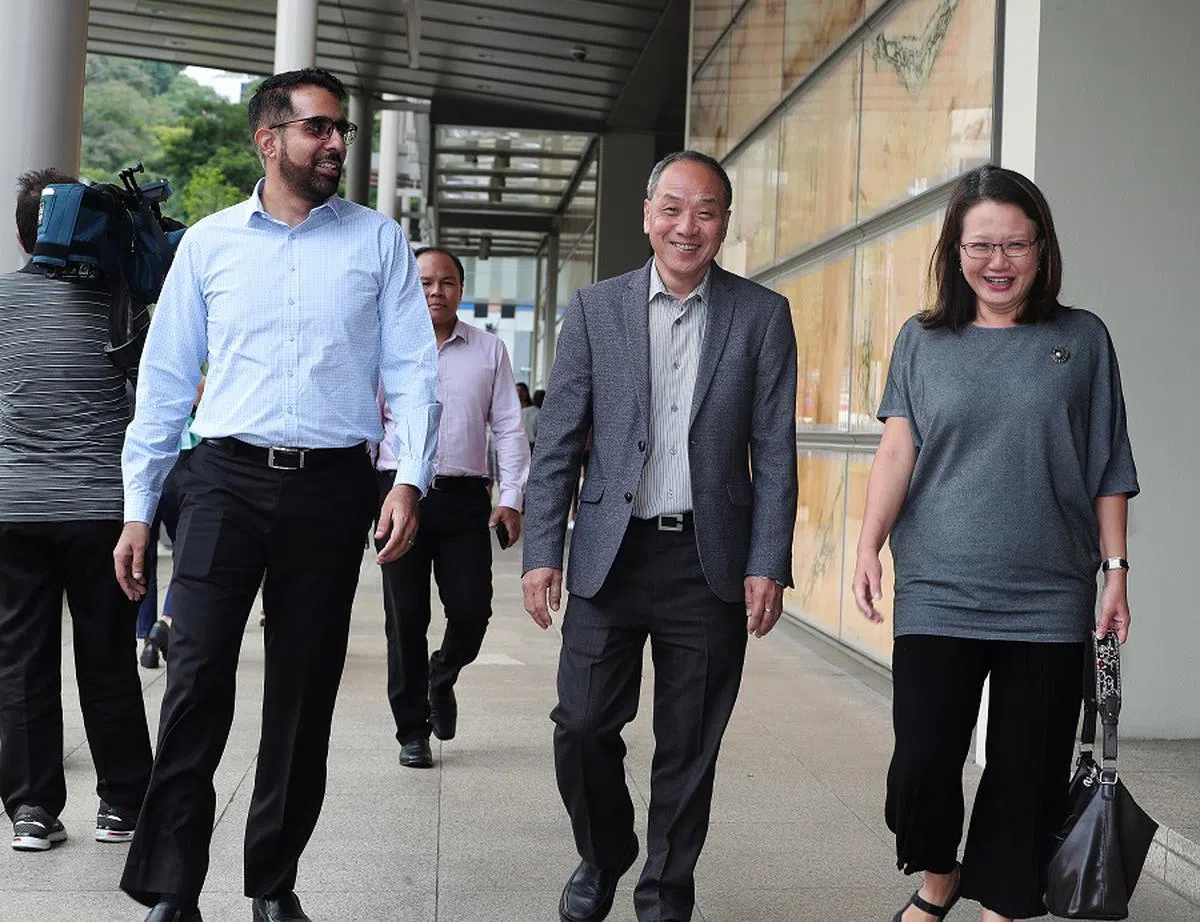 阿裕尼—后港市镇会的三名主要答辩人（左起）工人党秘书长毕丹星、前党魁刘程强和主席林瑞莲。（海峡时报）