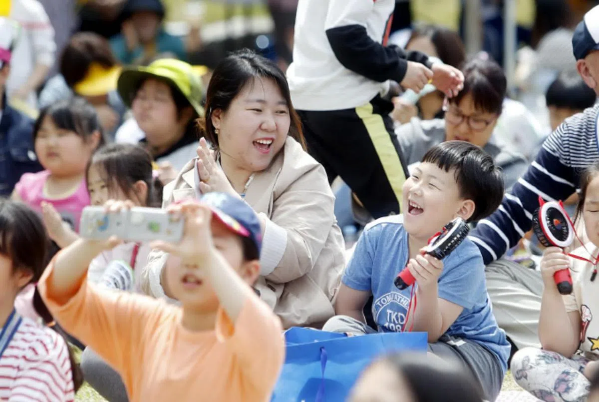 韩国的小朋友不再需要为了计算年龄而伤透脑筋。（韩国联合通讯社）