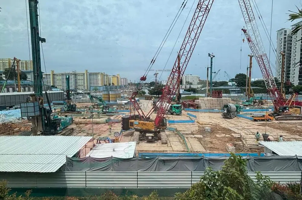 宏茂桥图书馆周围的建筑工程。