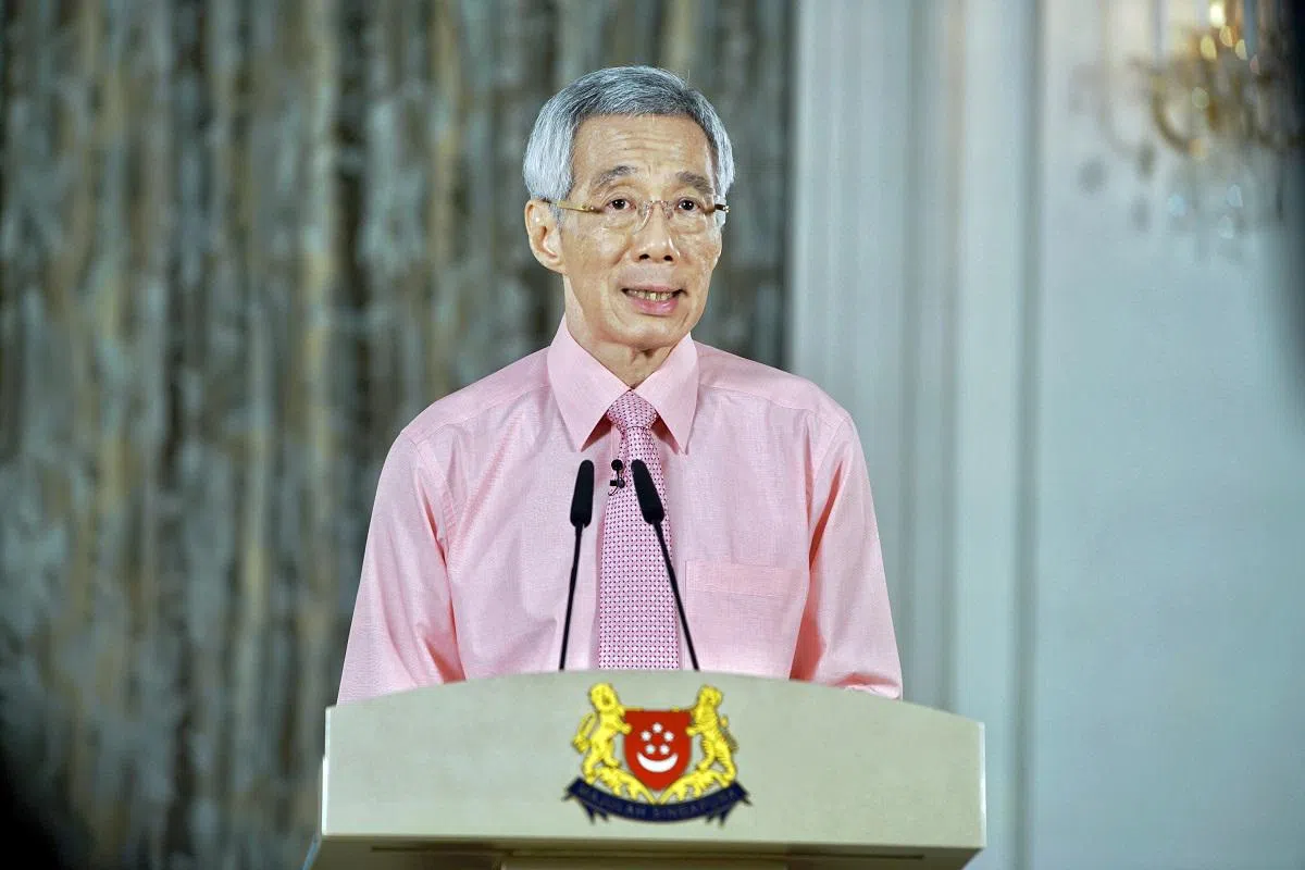 2020年3月12日，时任总理的李显龙在疫情初期在电视上与新加坡人分享关于疫情的最新情况。（数码发展及新闻部提供）