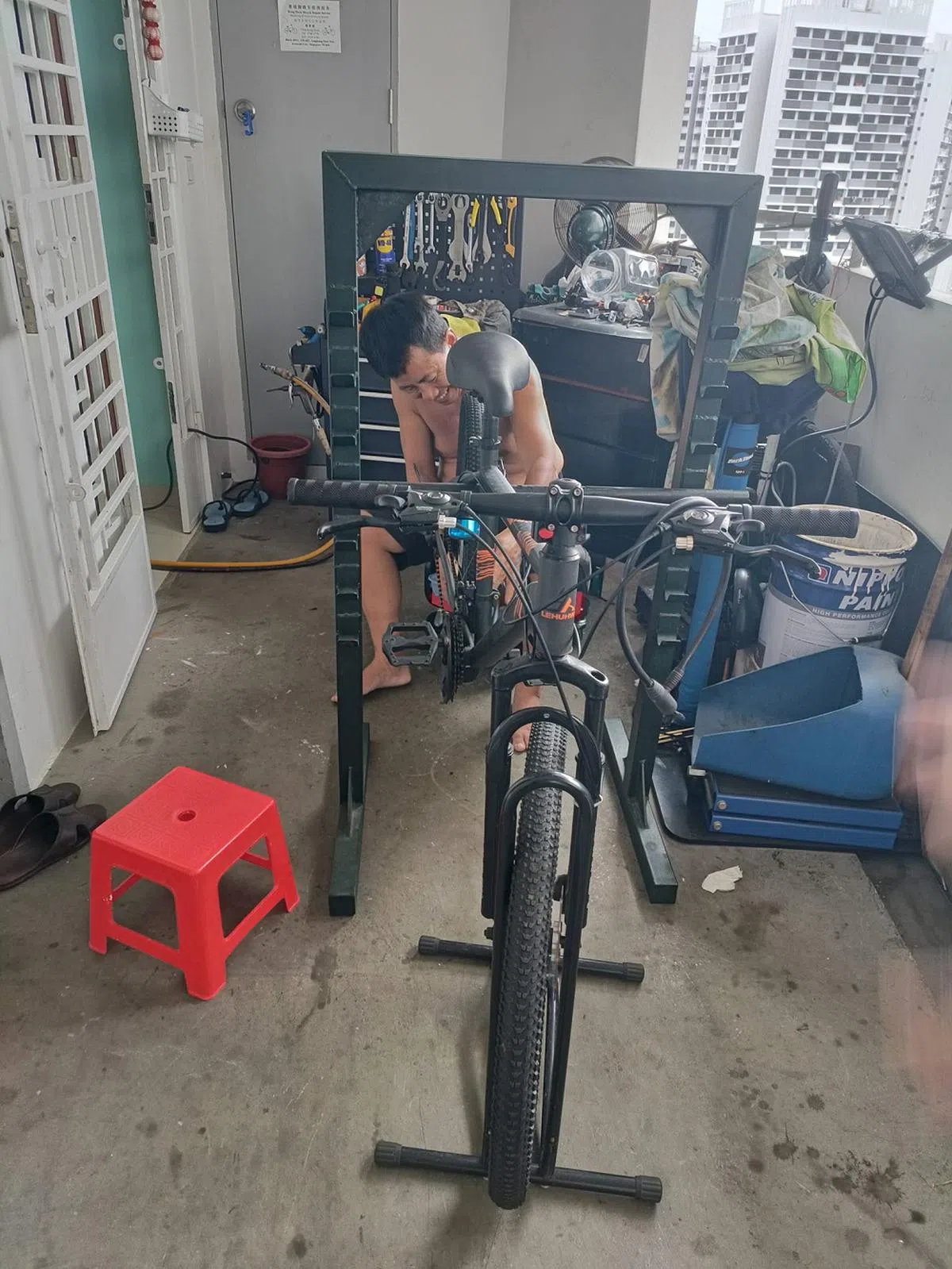 陈钦亮在贴文中透露，景福脚踏车修理服务更换车胎的费用，只需十元。（取自陈钦亮脸书）