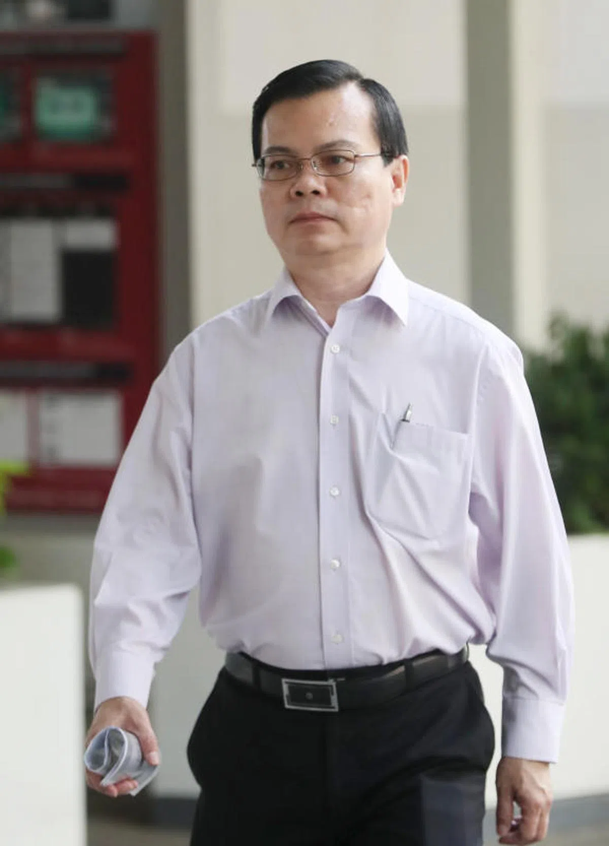  宏茂桥市镇理事会前总经理黄志明被控贪污。（联合晚报）  