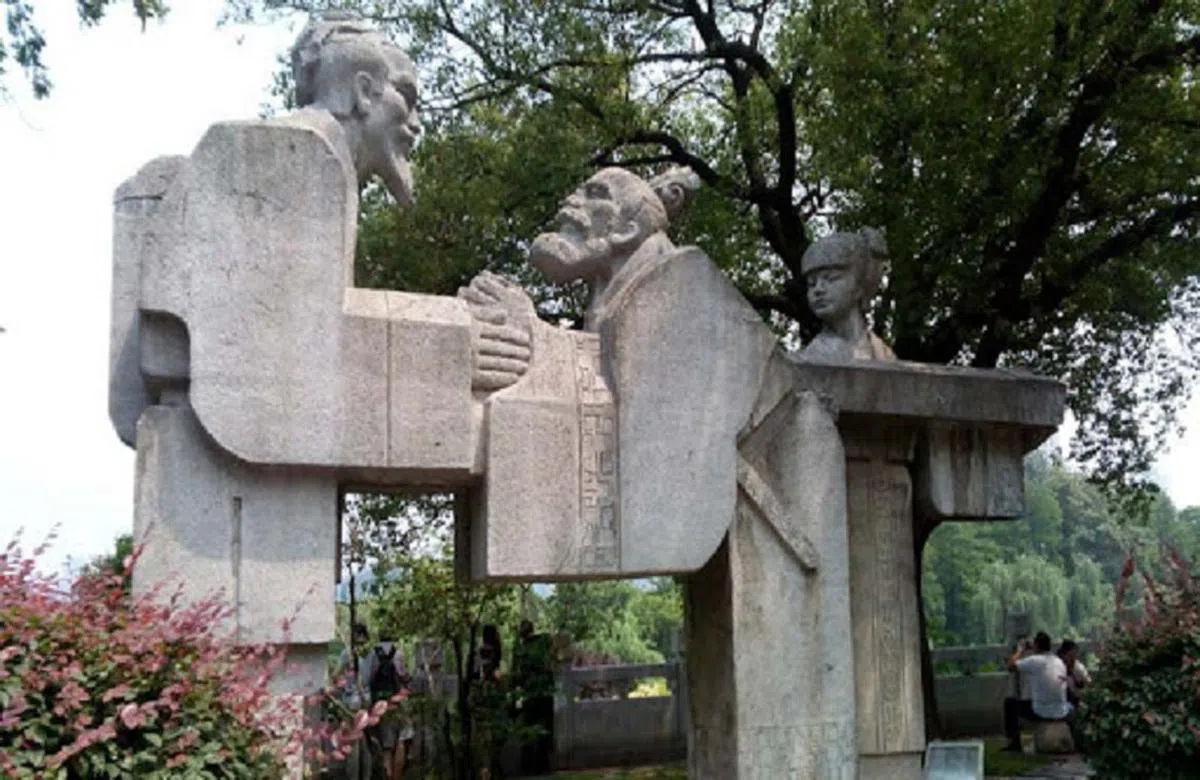  古琴台又名俞伯牙台，始建于北宋，重建于清嘉庆初年（公元1796年），位于湖北省武汉市汉阳区龟山西脚下的月湖之滨。（互联网） 