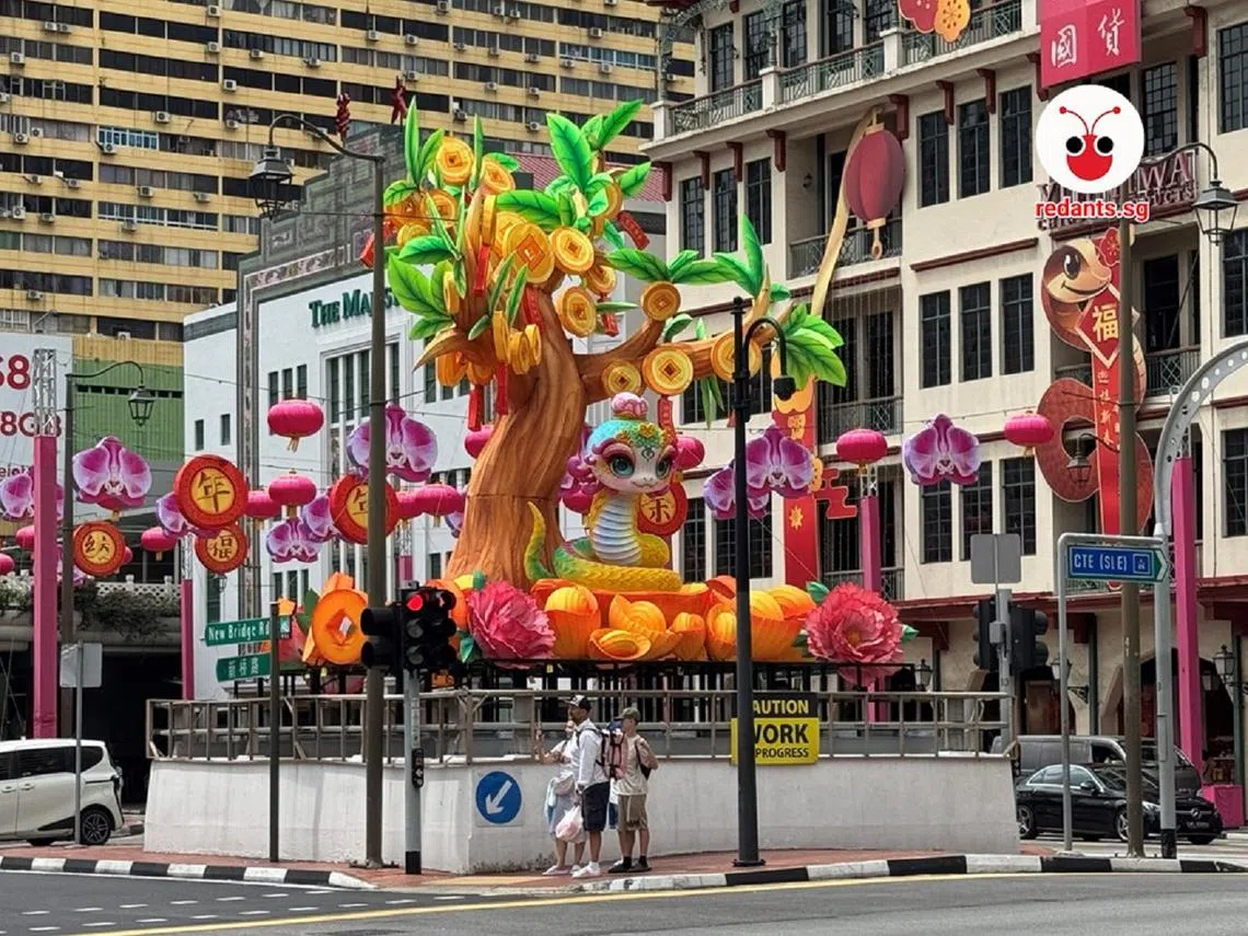 牛车水乙巳蛇年主灯饰。（红蚂蚁摄）