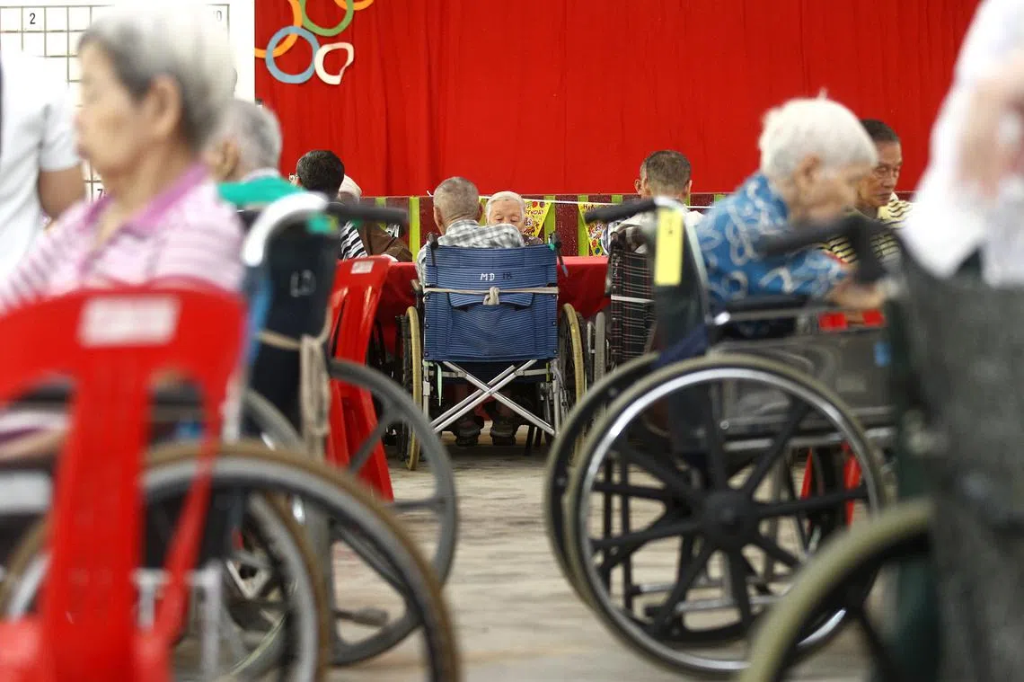 卫生部长颜金勇说：“目前我们预测，每两名健康新加坡人当中，将有一人在65岁以后的某个时段，会出现重度残障并需要长期护理。”