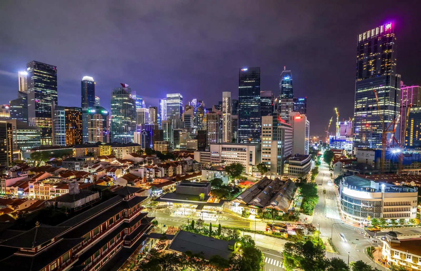 新加坡市中心牛车水夜景。