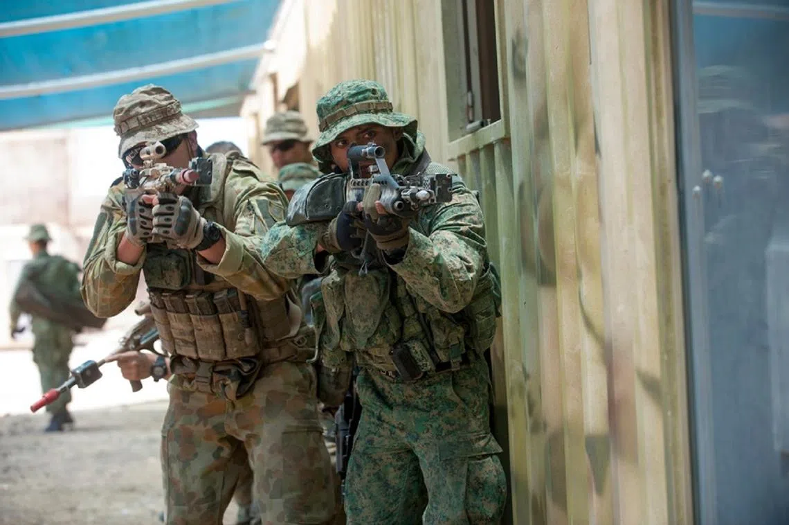 新加坡武装部队与澳大利亚军队在代号为“三叉戟”（Trident）的双边演习上展开联合行动。（国防部）