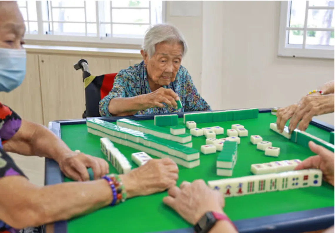 当然，和许多年长者一样，打麻将是她保持活力、防止衰老的最佳方式。