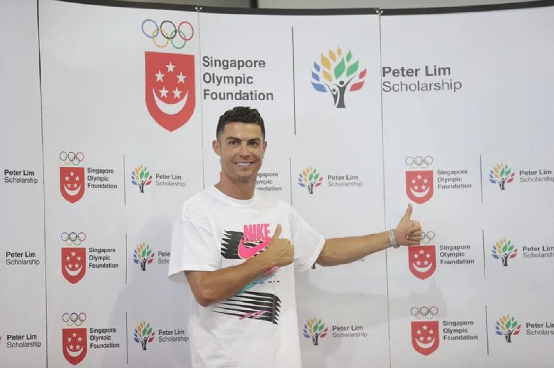 帅罗这趟是为新加坡奥林匹克基金会——林荣福体育奖学金来新加坡宣传。（海峡时报）