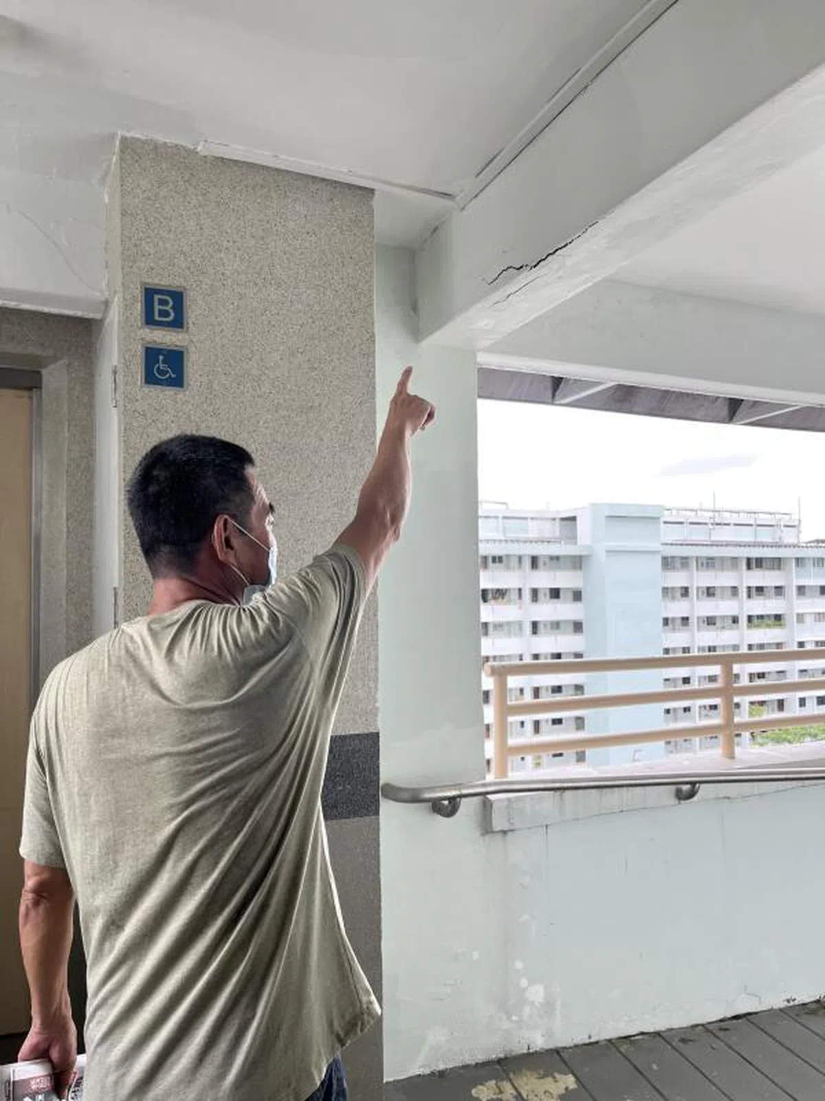 经过岁月洗礼，被SERS选中的宏茂桥房屋设施逐渐老化已是不争的事实。（新明日报）