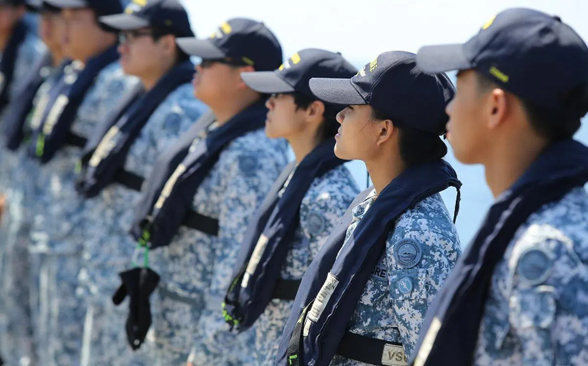  新加坡与中国海军首次举行“中新合作2015海军演习”。（联合早报） 