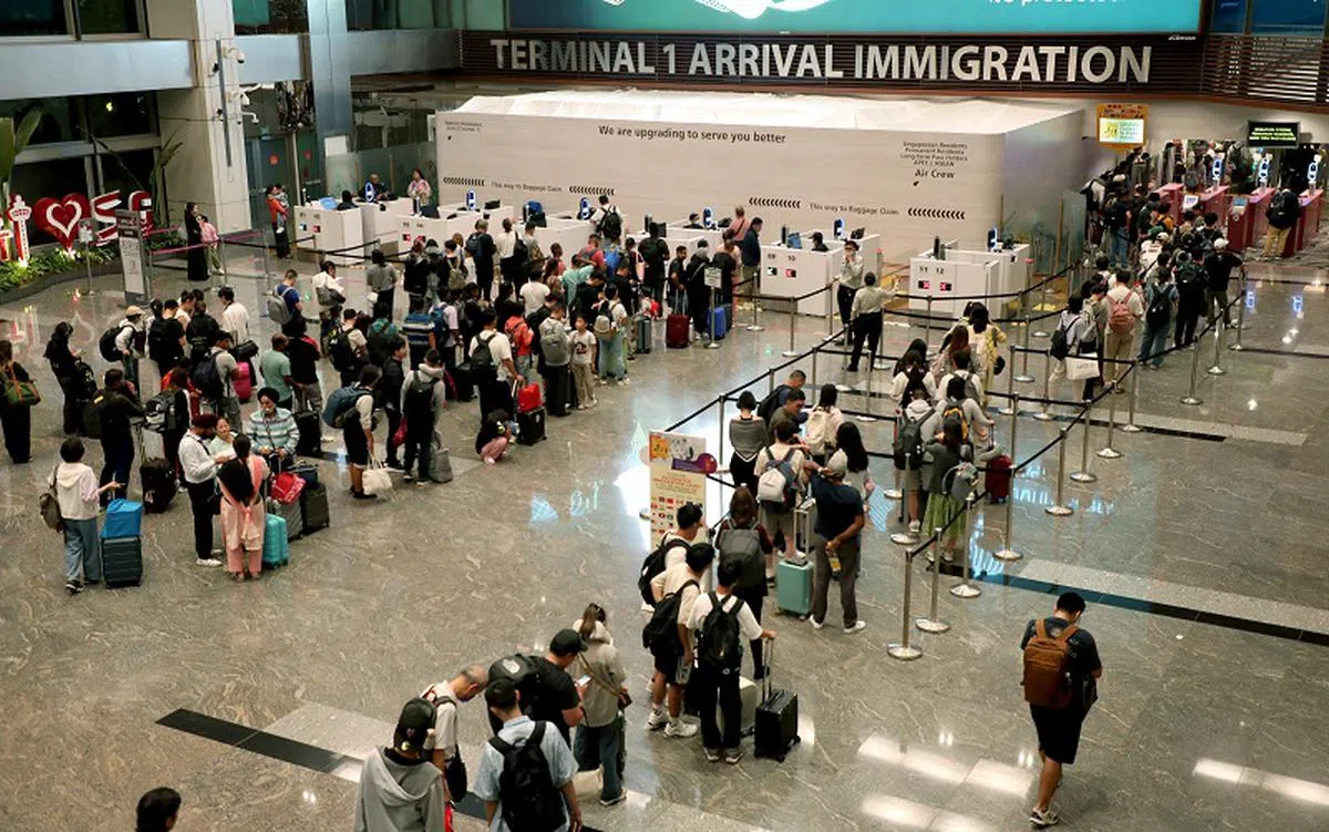 新加坡今年10月的入境旅客人次已连续三个月下滑。（联合早报）