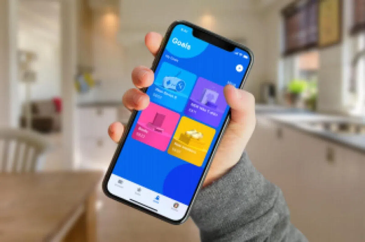 通过手机应用，学习管理自己的零用钱。（Revolut Singapore）