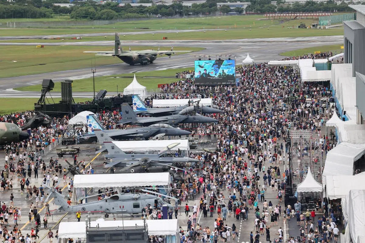 2023年9月9日空军开放日的第一天，逾10万人到访了巴耶利峇空军基地。（联合早报）
