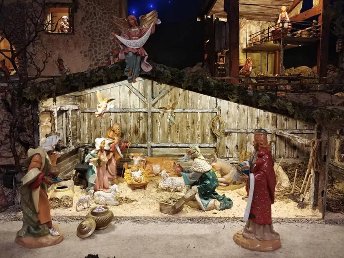  小耶稣出世的马槽。（张丽苹摄） 