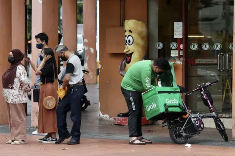 Grab的送餐员。（联合早报）