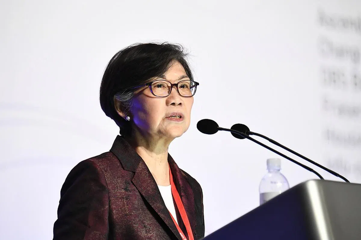  新加坡科技设计大学李光耀创新型城市中心主席陈庆珠教授在演讲时提出“跨代利益冲突”问题。（新加坡政策研究院） 