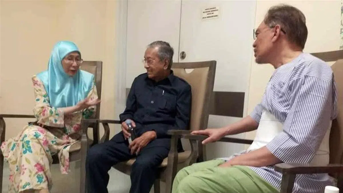  安华一家及反对阵营选择在2018年大选与马哈迪合作。（互联网） 