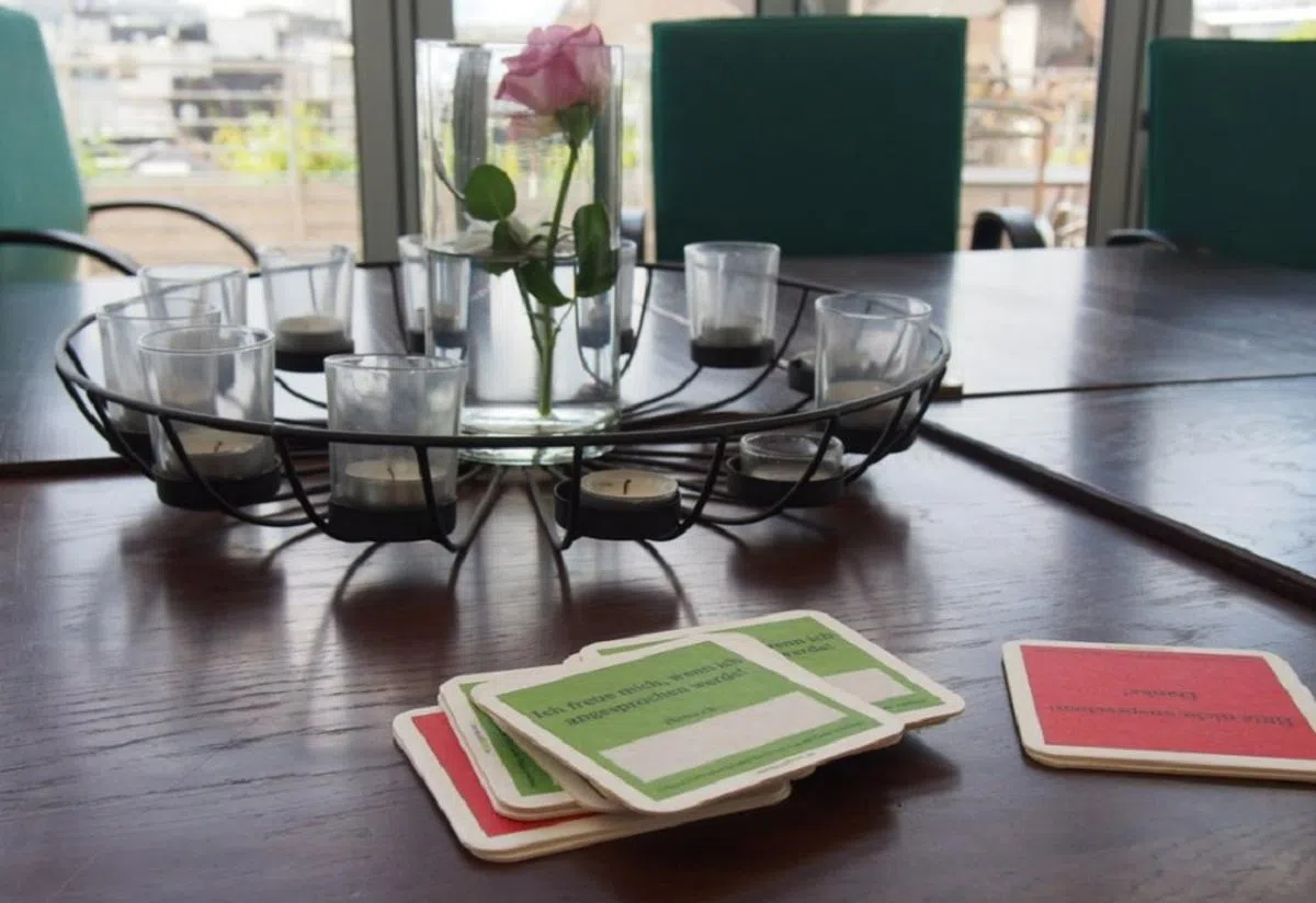 发明这个杯垫的人是天才。（GeKu-Haus脸书）