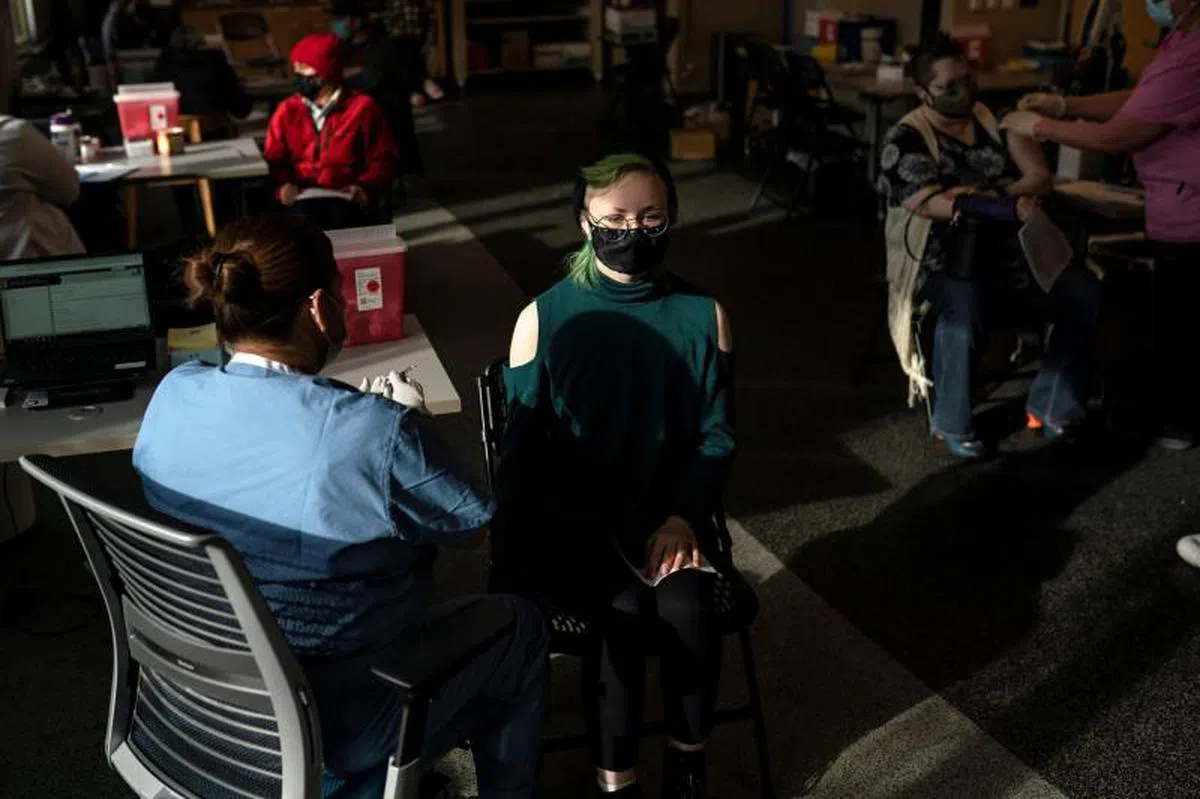  阿拉斯加政府宣布，凡飞往当地机场的旅客皆可在机场接种疫苗。（路透社） 