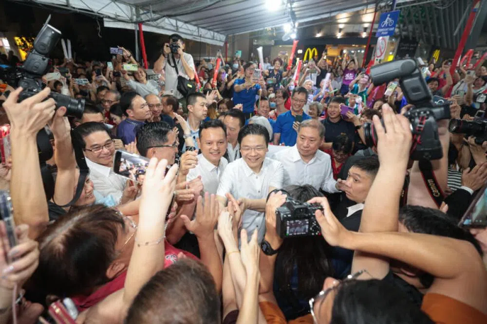 黄循财总理以华语向马西岭-油池居民致辞时说：“我非常荣幸能够出任我国总理，而且以这个新的身份继续为大家服务。虽然时间很晚，可是我们特别赶来这里，因为我希望我第一次以总理身份参加的第一个活动，就是见我们马西岭-油池的居民。”（联合早报）