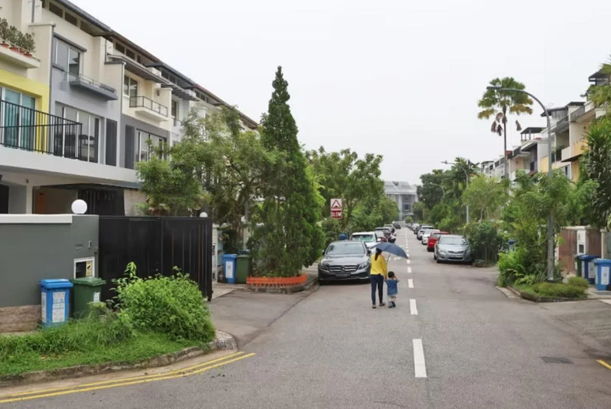 三巴旺一带的泉滨坊属于有地住宅，这里的居民担心附近兴建骨灰安置所会影响房价。（今日报）