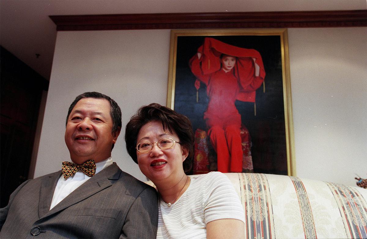 曾秀丽与郑晏川（左）摄于1999年。两人于2010年正式离婚。（海峡时报）