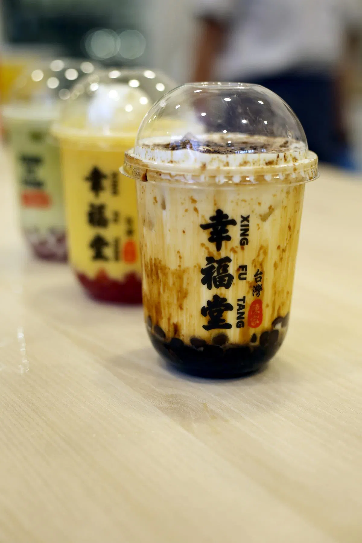  席卷狮城的各式泡泡茶深受年轻人喜爱。（联合早报） 