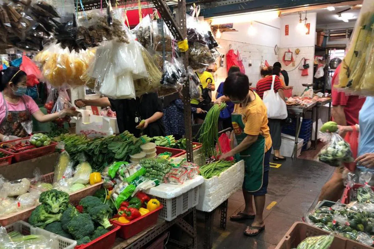  果菜价格通常会在年底小幅上涨，但今年价格大幅飙升的情况实属罕见。（海峡时报） 