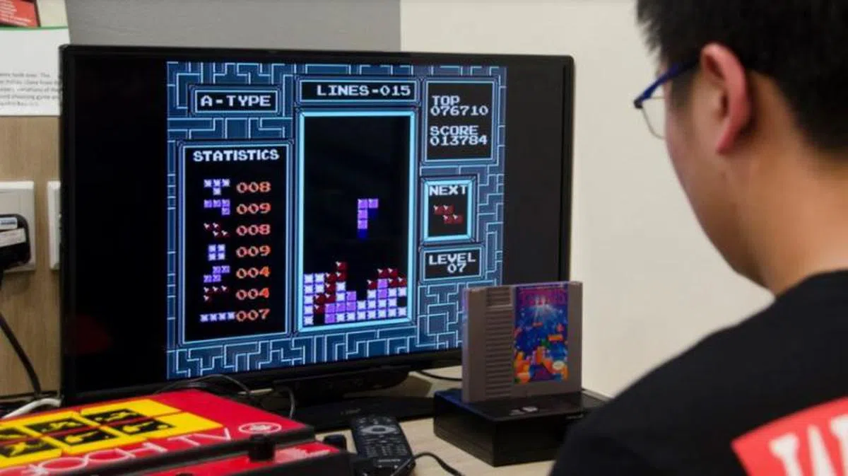  访客能亲自体验经典游戏，图为游戏俄罗斯方块（Tetris）。（JCU Museum of Video and Computer Games面簿） 