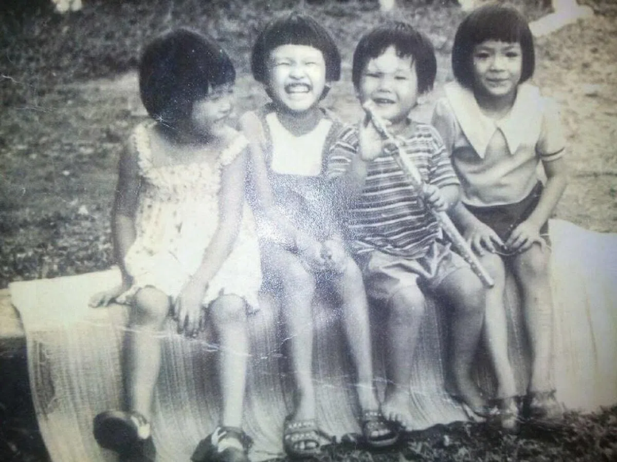  宽阔空间的童年生活，既开怀和纯真，今天景物变更但亲情依然深重。（作者提供） 