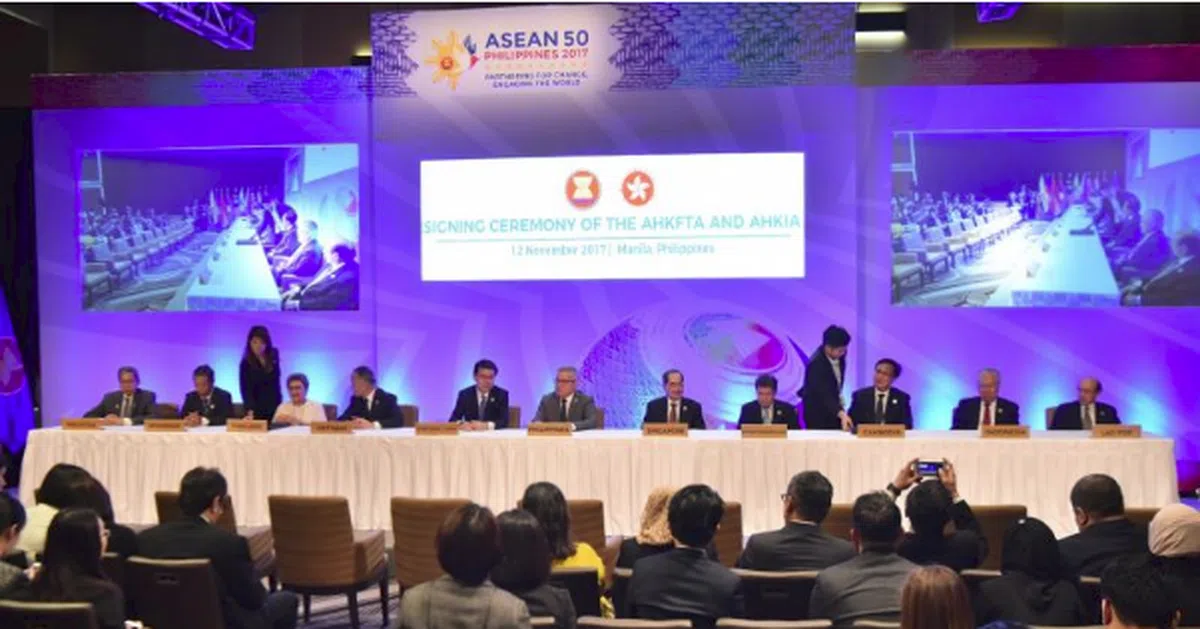  亚细安十国昨天与香港签订自由贸易协定和相关的投资协定。（新华社） 